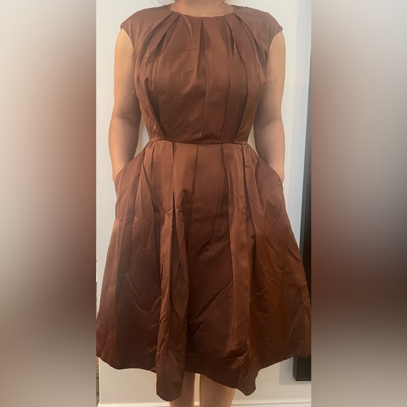 Beautiful dress - Picture 5 of 6